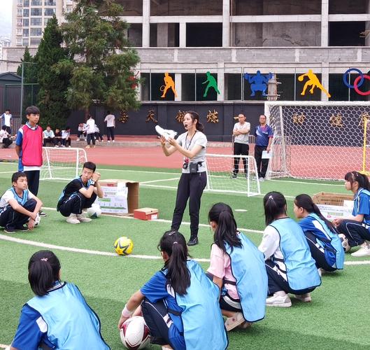 初中足球体育教学视频讲解,初中体育足球优质课